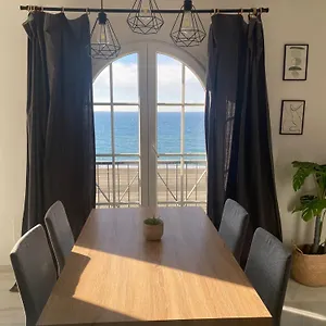 Tres Primera Linea De Playa Apartamento